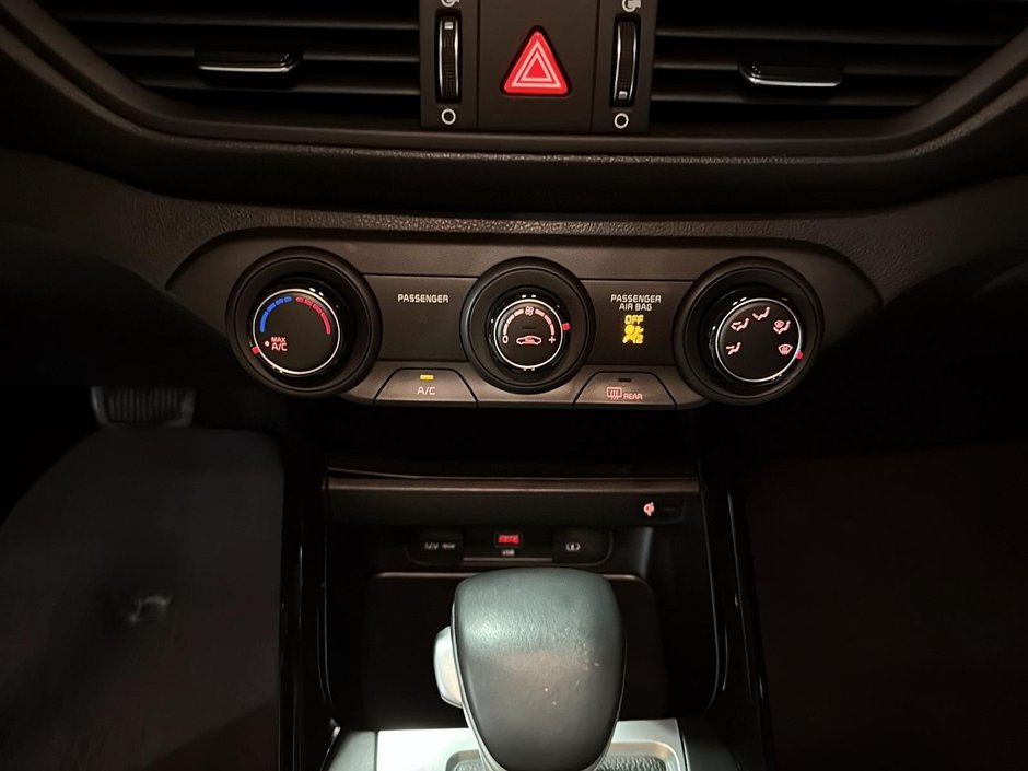 Kia Forte5 EX 2022 Volant chauffant - Sièges chauffants - Apple Car Play