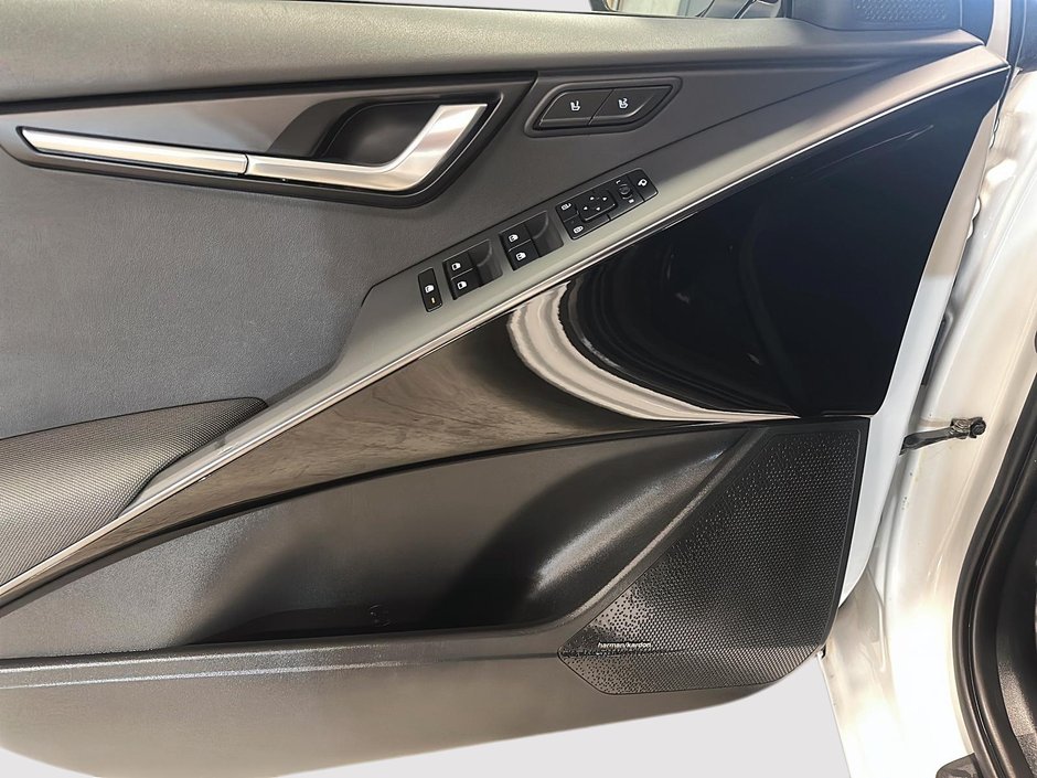 2023 Kia Niro EV Limited 100% Electric + Nav + Sunroof