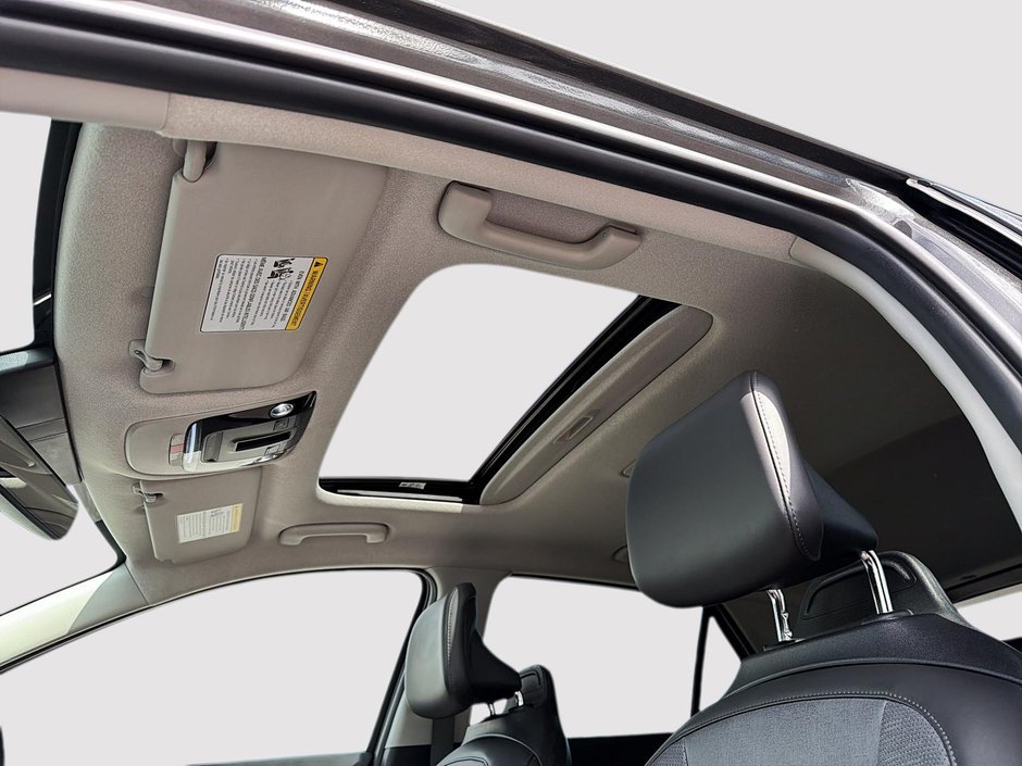 2025 Kia Niro SX HYBRID Sunroof + Leather + Backup camera