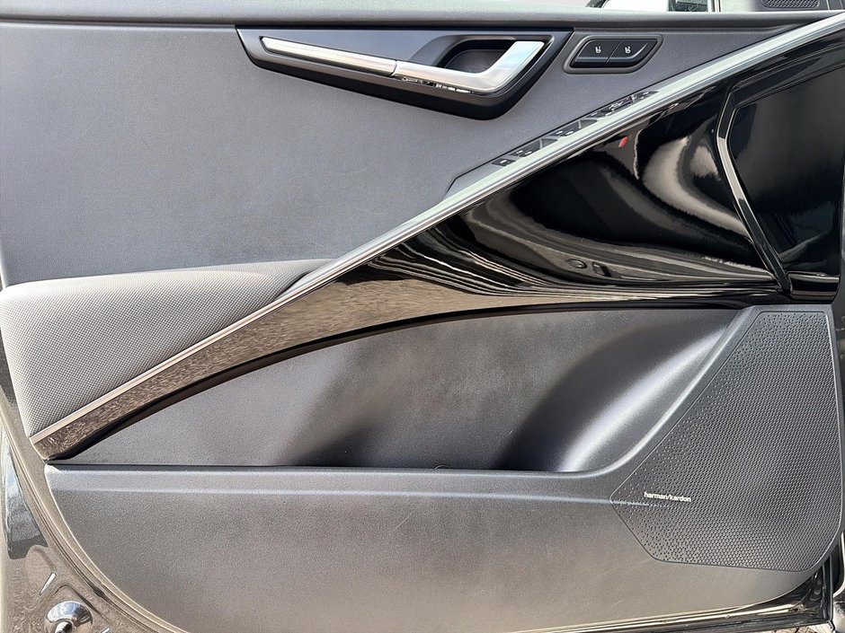 2025 Kia Niro SX HYBRID Sunroof + Leather + Backup camera