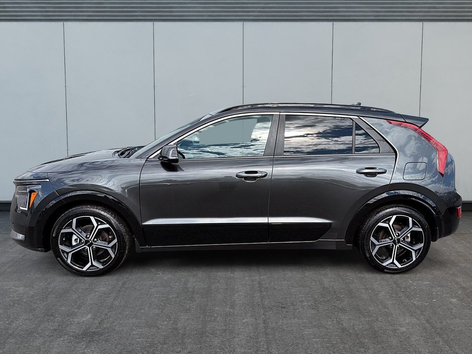 2025 Kia Niro SX HYBRID Sunroof + Leather + Backup camera