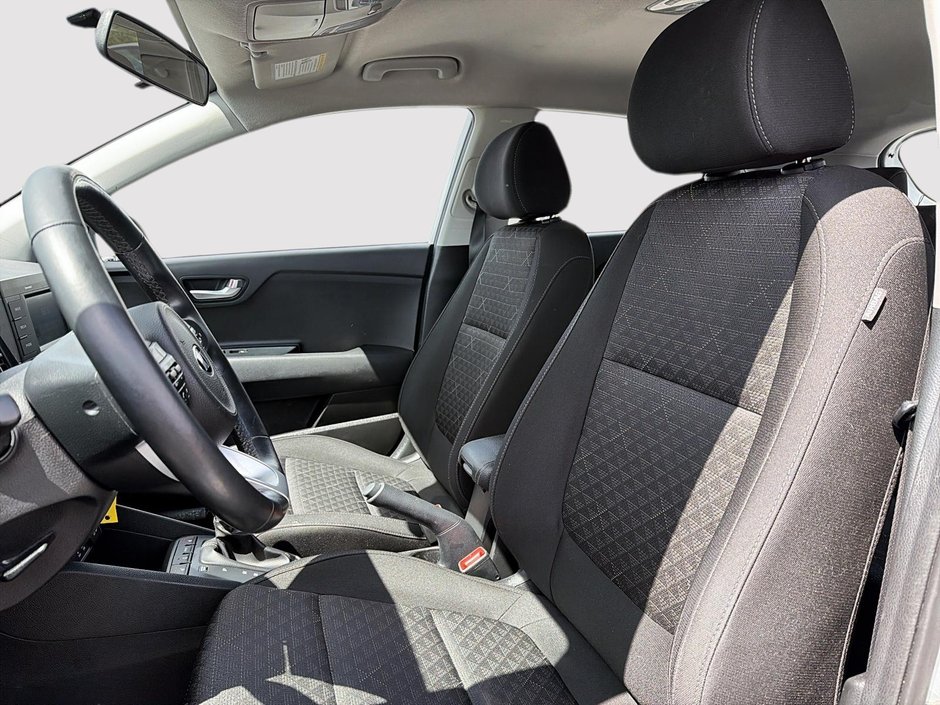 2019 Kia Rio 5-door LX + Carplay + Heated Seats + Backup camera