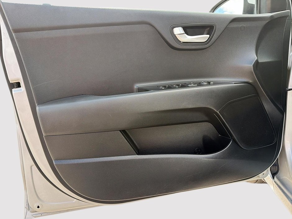 2019 Kia Rio 5-door LX + Carplay + Heated Seats + Backup camera