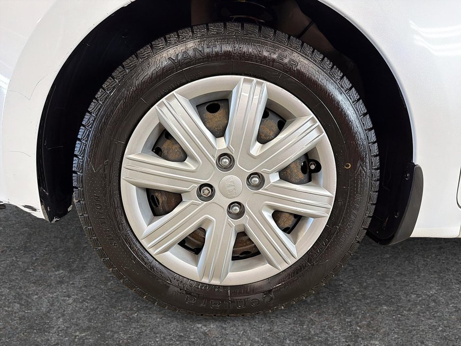 2021 Kia Rio 5-door LX +-6