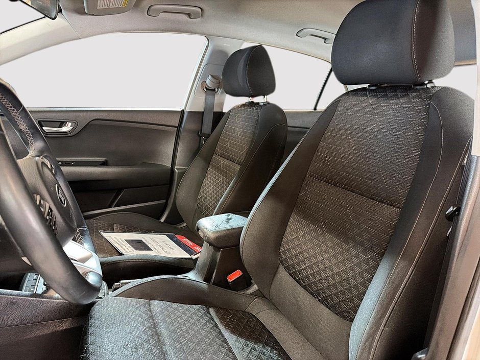 2021 Kia Rio 5-door LX +-8