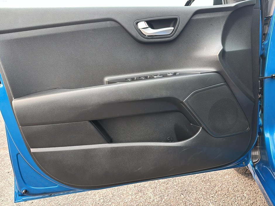 2022 Kia Rio 5-door LX Premium-10