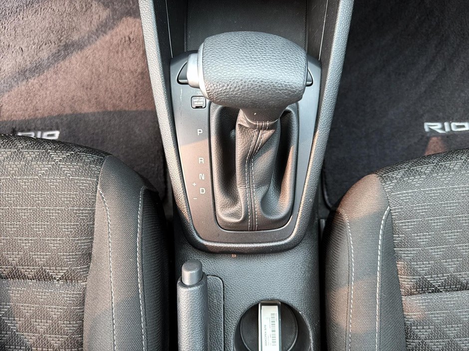 2022 Kia Rio 5-door LX Premium-14