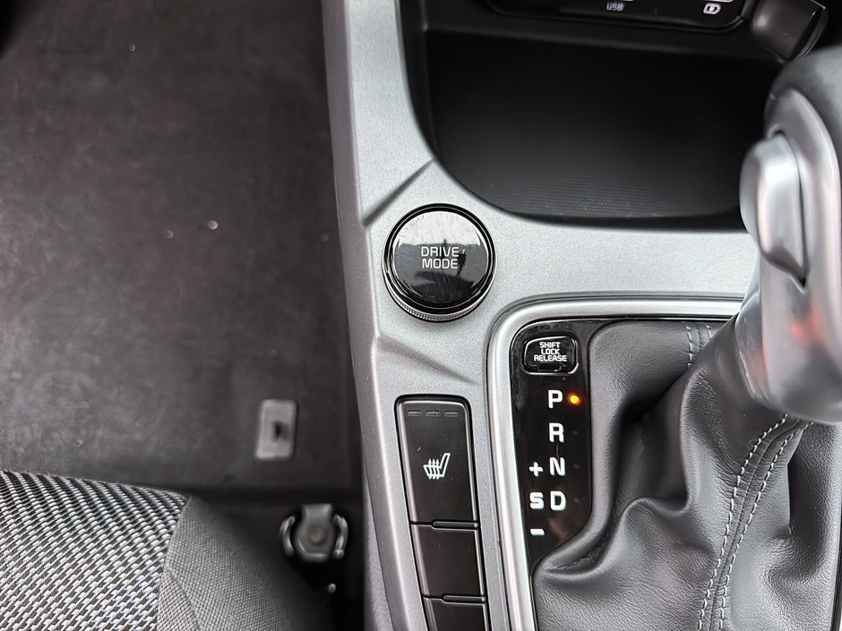 2022 Kia Seltos LX Carplay + Back up cam