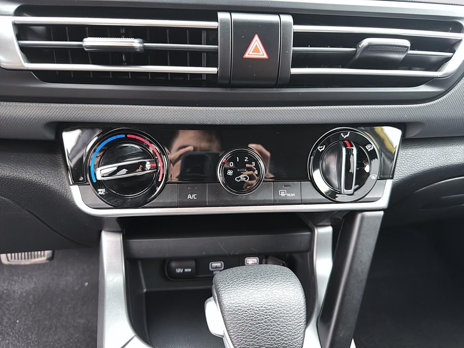 2022 Kia Seltos LX Carplay + Back up cam