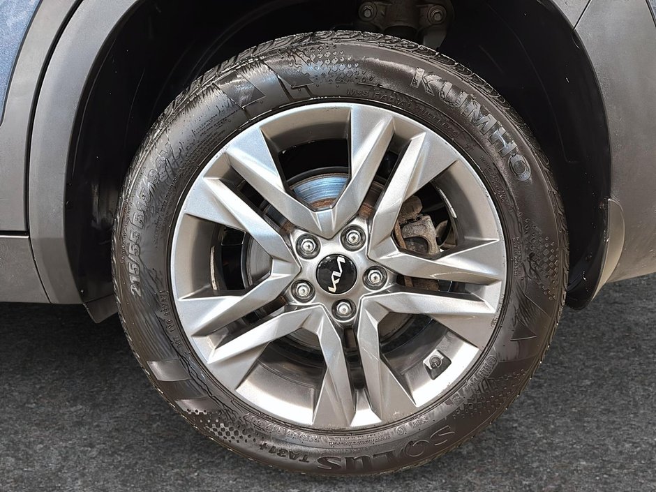 2022 Kia Seltos EX AWD + Leather + Heated seats + Back up camera