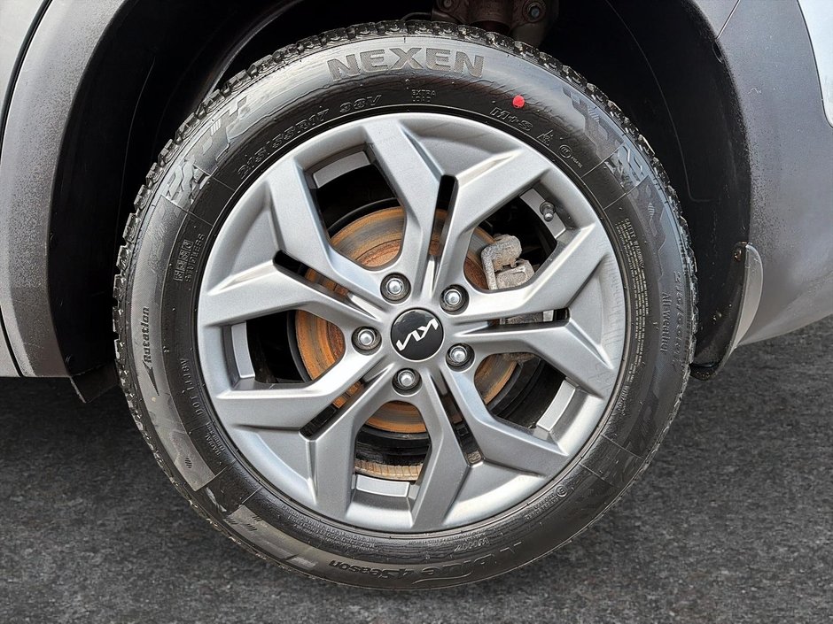 2024 Kia Seltos EX AWD + Sunroof + Leather + Backup camera