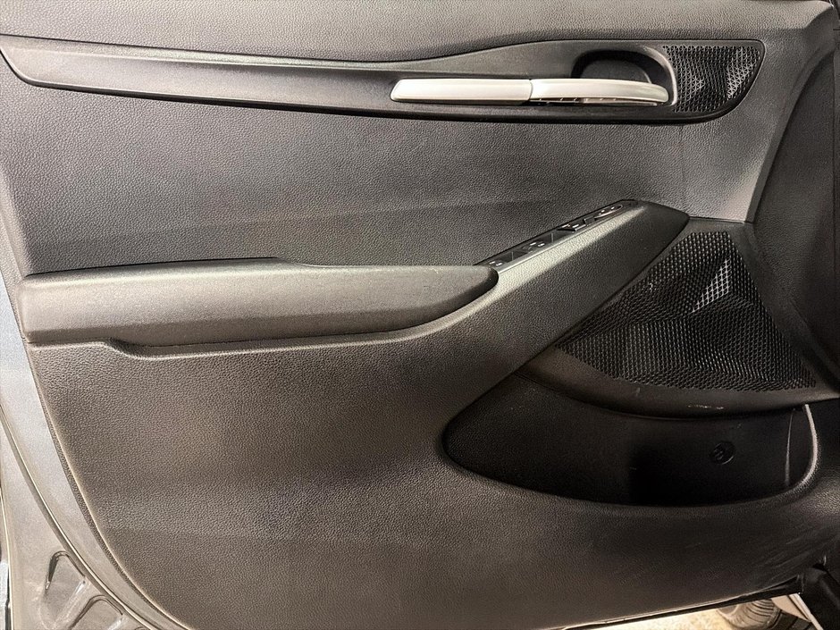 2024 Kia Seltos LX AWD + CARPLAY + BACK UP CAMERA