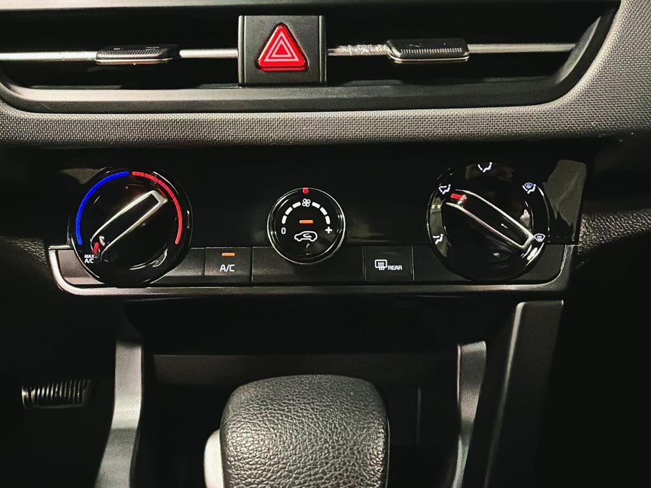 2024 Kia Seltos LX AWD + CARPLAY + BACK UP CAMERA
