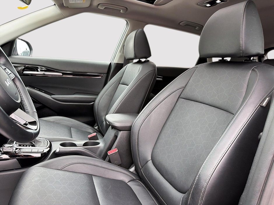 2025 Kia Seltos EX AWD + Sunroof + Leather + Backup camera