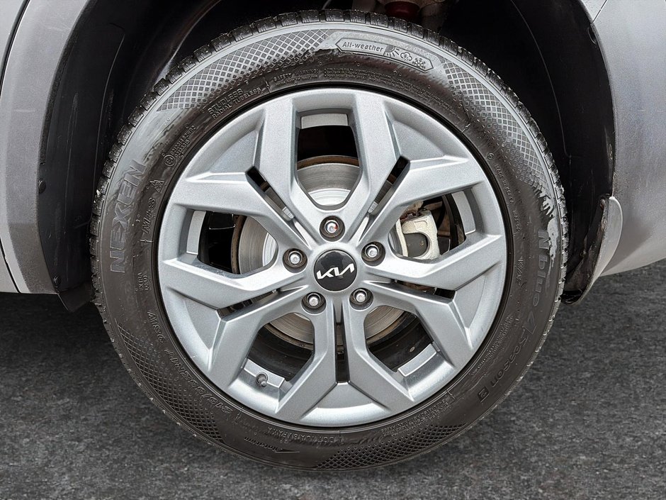 2025 Kia Seltos EX AWD + Sunroof + Leather + Backup camera