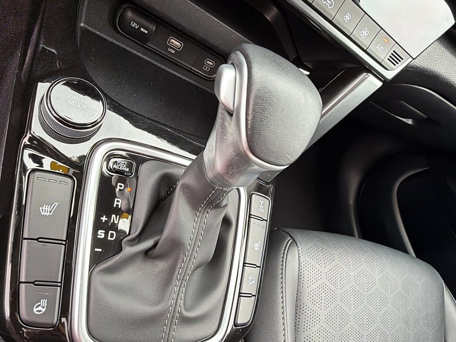 2025 Kia Seltos EX AWD + Sunroof + Leather + Backup camera
