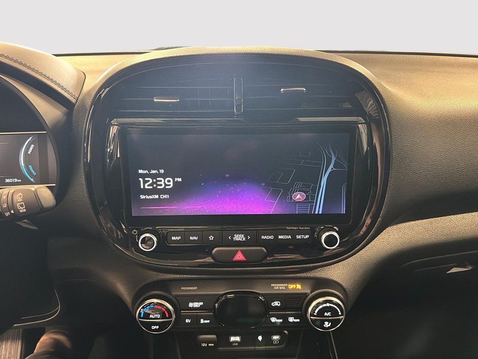 2023 Kia SOUL EV LIMITED 385km of range + Navigation + Sunroof