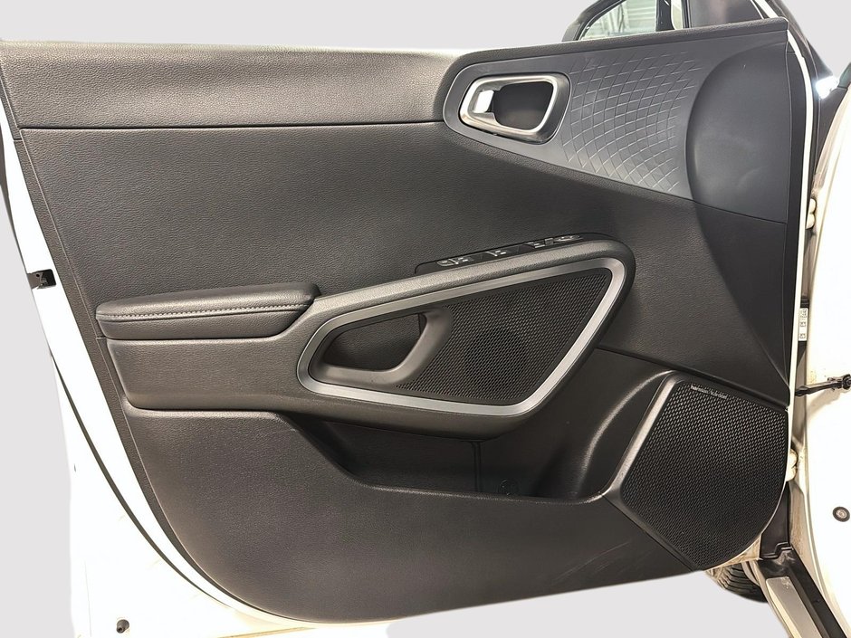 2023 Kia SOUL EV LIMITED 385km of range + Navigation + Sunroof