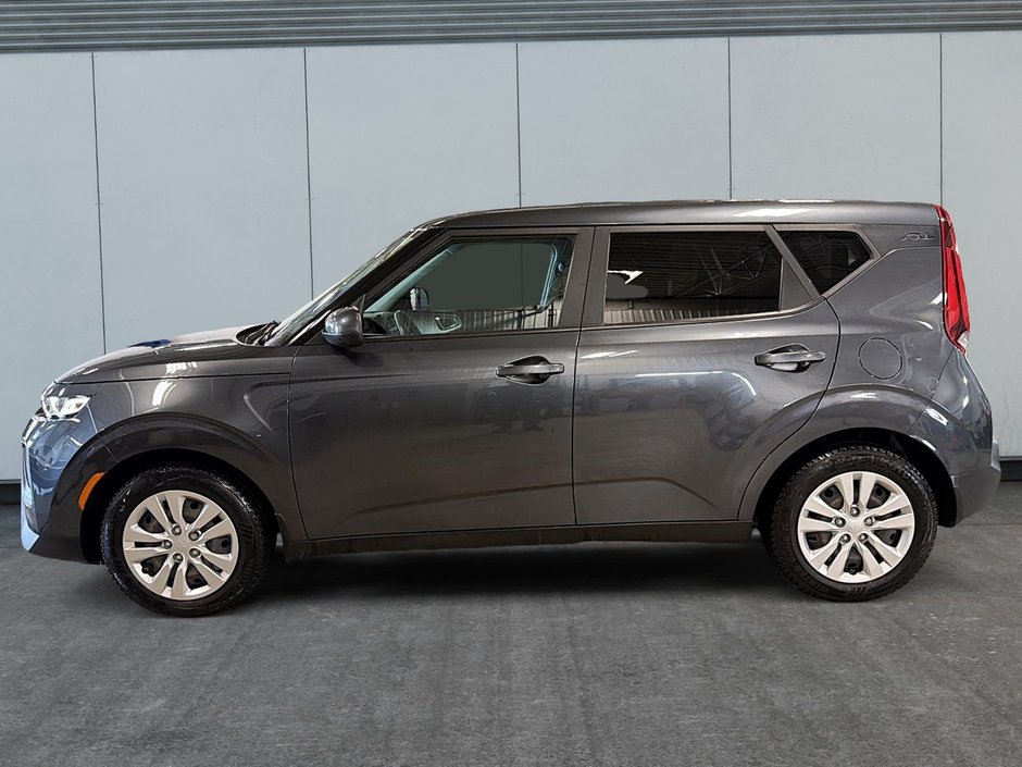 2021 Kia Soul LX A/C + Backup camera