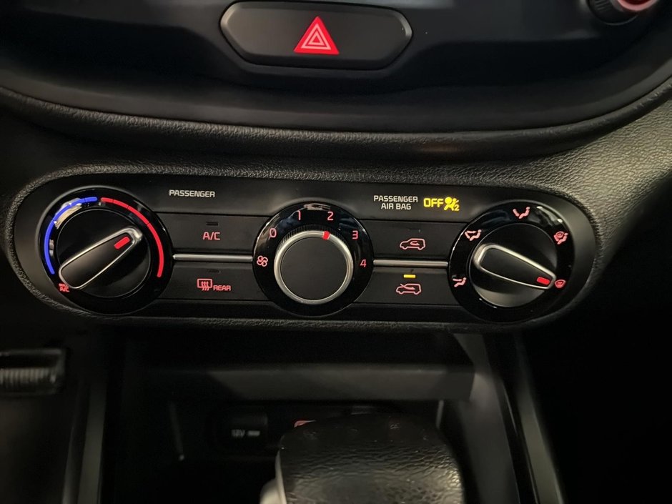 2021 Kia Soul LX A/C + Backup camera