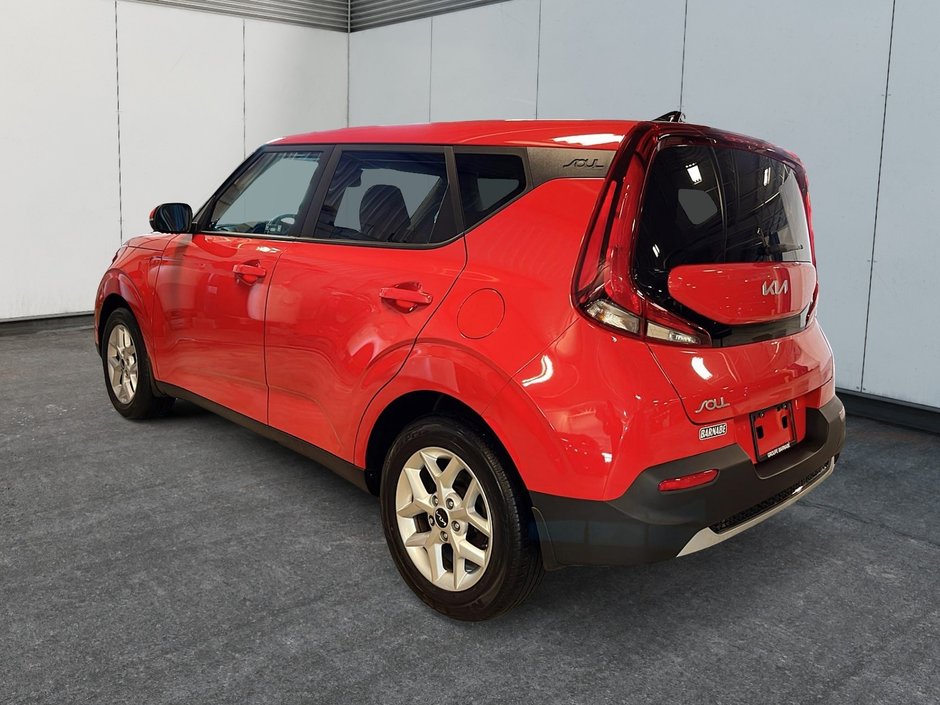 2022 Kia Soul EX Heated seats + Back up Camera