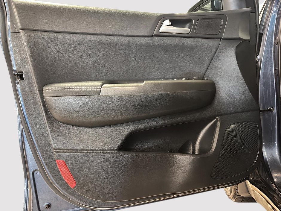 2021 Kia Sportage EX AWD + Panoramic roof + Carplay