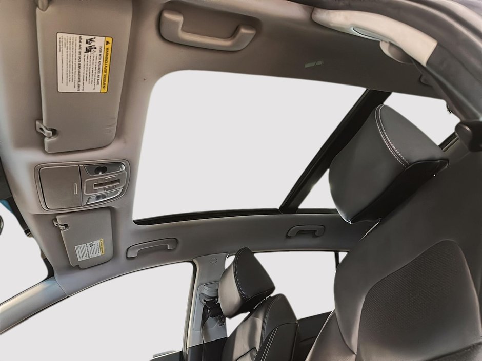 2021 Kia Sportage EX AWD + Panoramic roof + Carplay