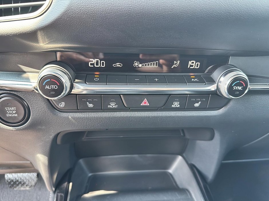 2023 Mazda CX-30 GS Carplay + heated seats + Back up cam
