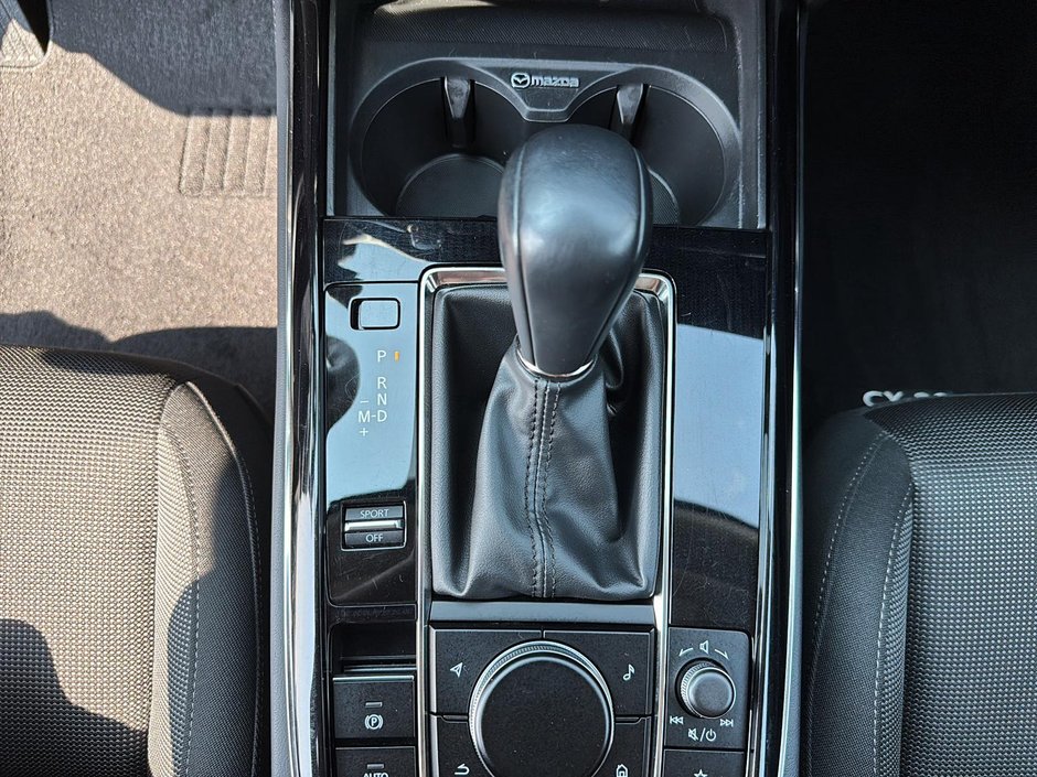 2023 Mazda CX-30 GS Carplay + heated seats + Back up cam