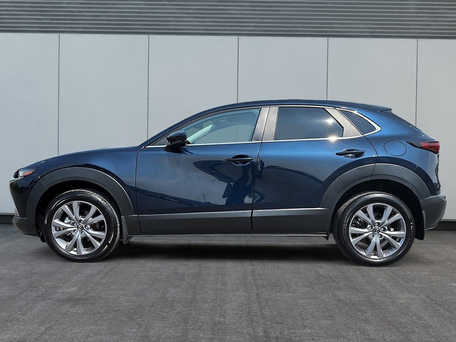 2023 Mazda CX-30 GS Carplay + heated seats + Back up cam