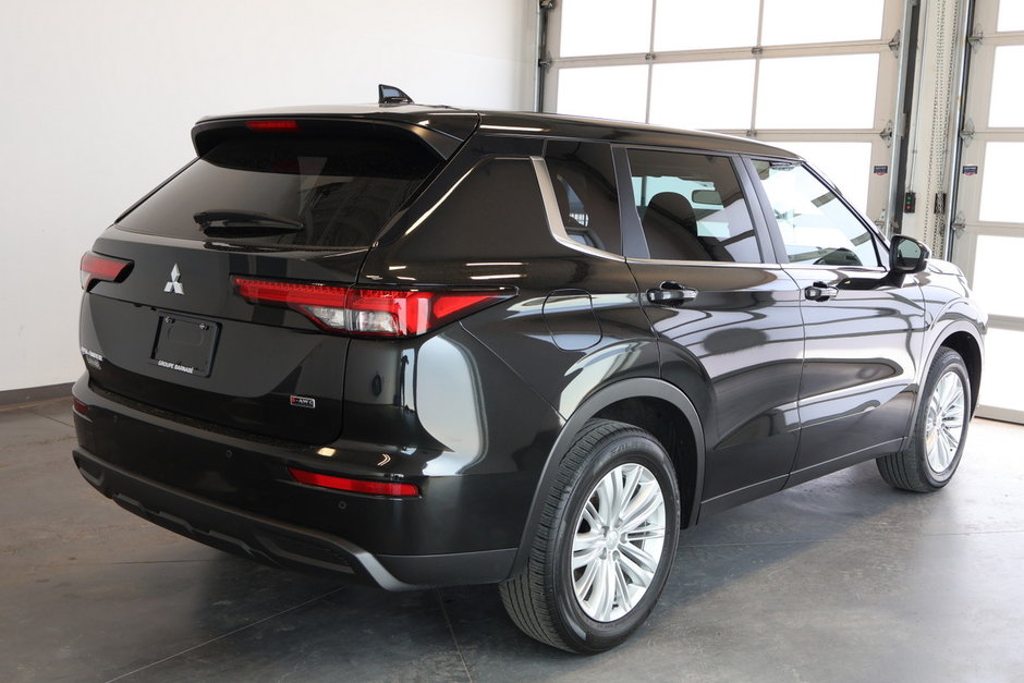 2022 Mitsubishi Outlander ES AWC