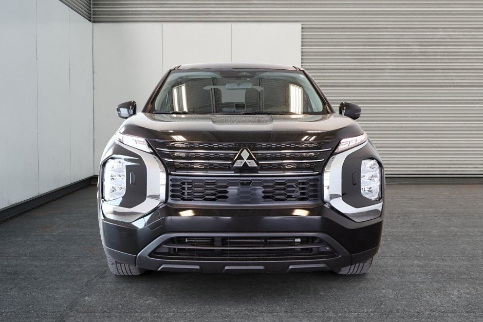 Mitsubishi Outlander ES AWC 2022-1