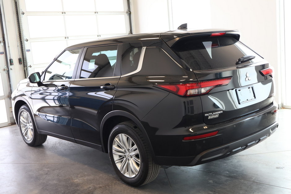 2022 Mitsubishi Outlander ES AWC