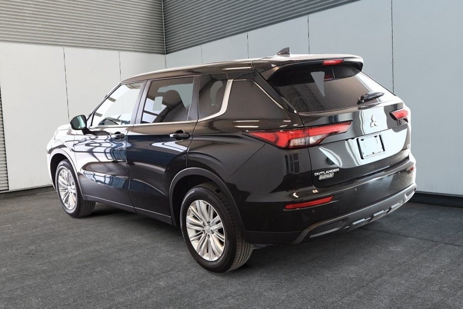 Mitsubishi Outlander ES AWC 2022-3