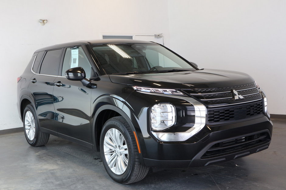 2022 Mitsubishi Outlander ES AWC