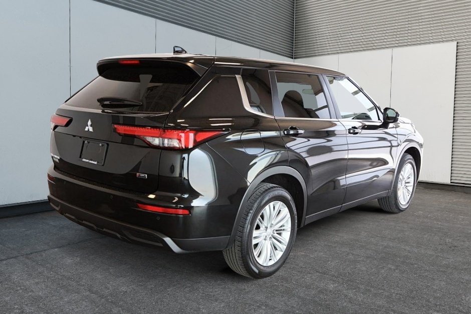 Mitsubishi Outlander ES AWC 2022-7