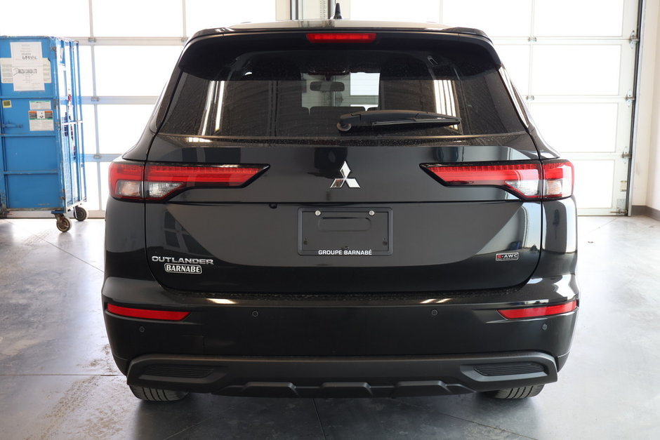 2022 Mitsubishi Outlander ES AWC