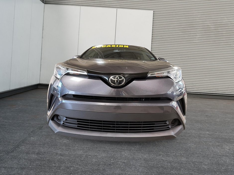 2019 Toyota C-HR  A/C + Backup camera