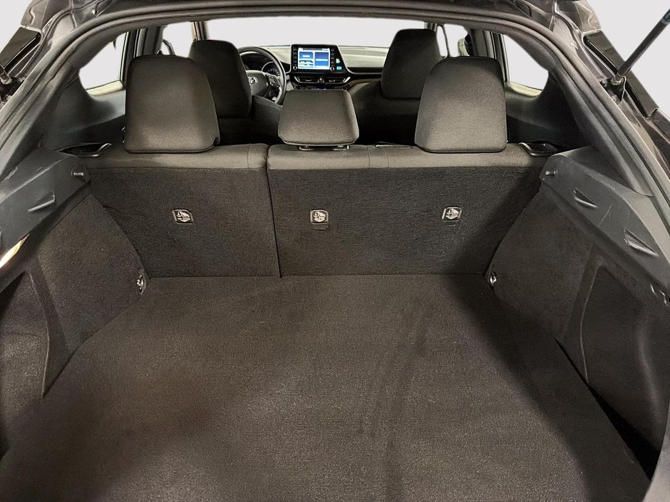 2019 Toyota C-HR  A/C + Backup camera