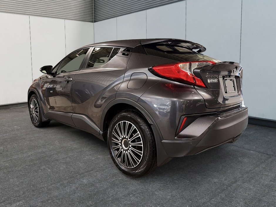 2019 Toyota C-HR  A/C + Backup camera