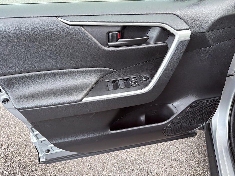 Toyota RAV4 LE 2021 Sièges chauffants - Apple Car Play