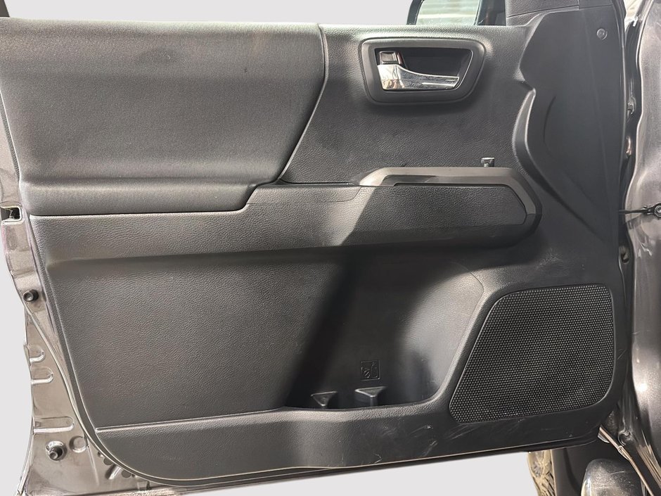 2018 Toyota Tacoma SR5-9