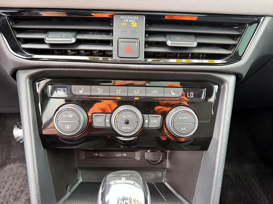 2023 Volkswagen Taos Comfortline AWD + Heated seats + CarPlay