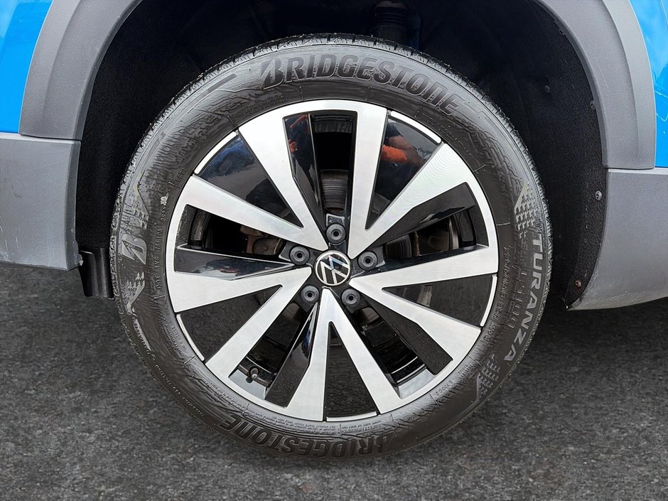 2023 Volkswagen Taos Comfortline AWD + Heated seats + CarPlay