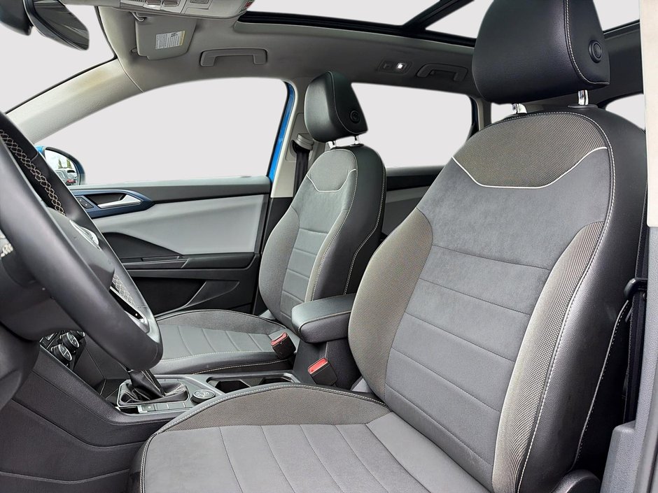 2023 Volkswagen Taos Comfortline AWD + Heated seats + CarPlay