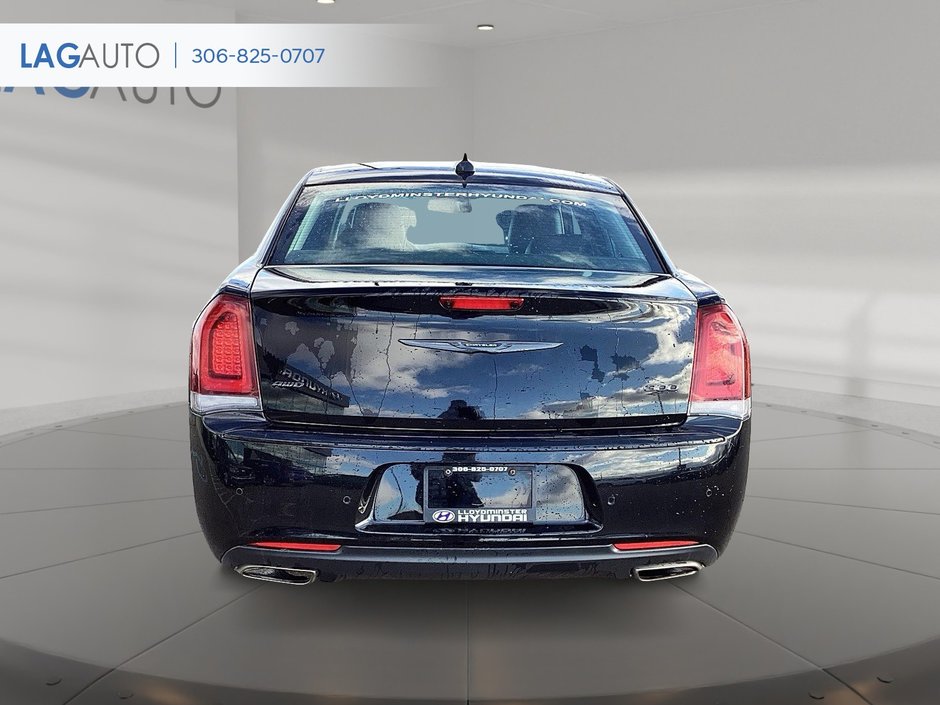 2022 Chrysler 300 Touring L-6