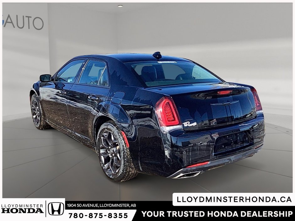 2022 Chrysler 300 Touring-3