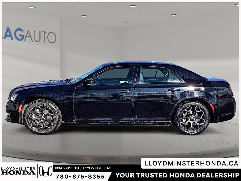 2022 Chrysler 300 Touring-4