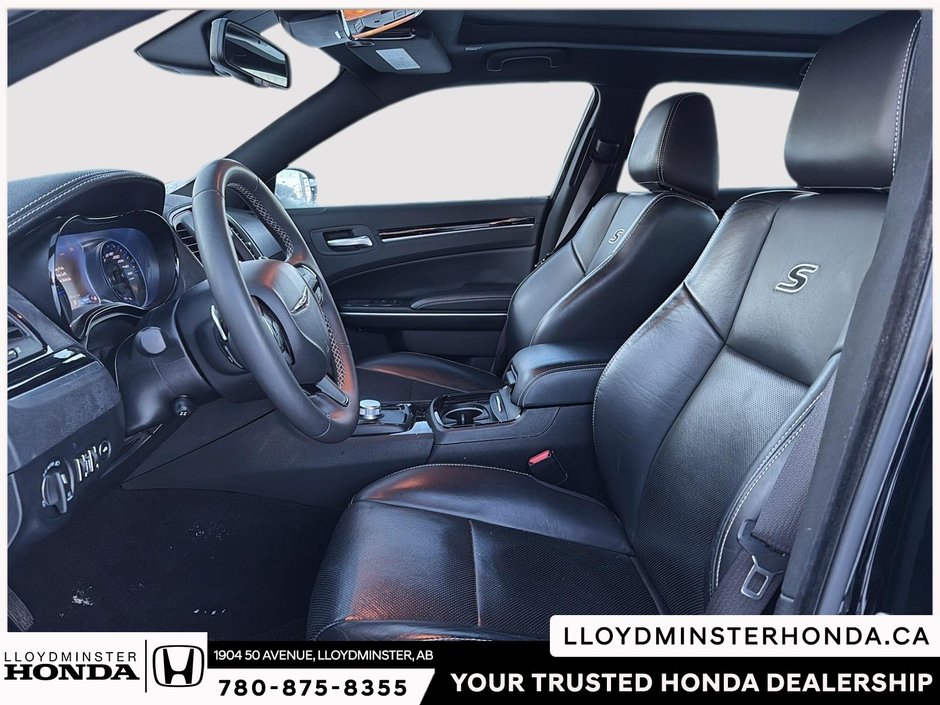 2023 Chrysler 300 S-8