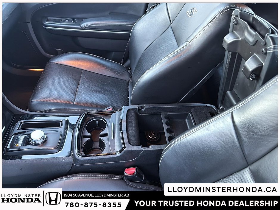 2023 Chrysler 300 S-12